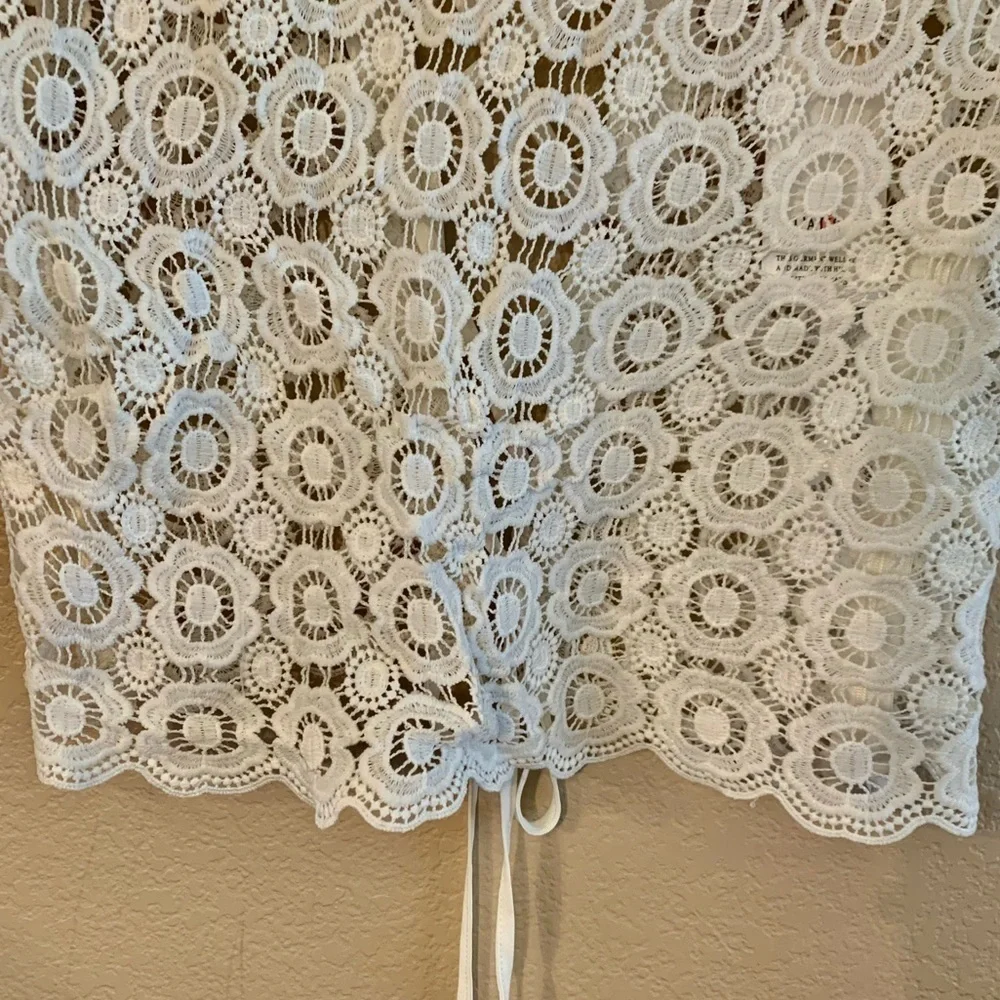 NWT L’Atiste Lace Crop Top Medium White Floral Crochet Design Lace-Up Back New - Picture 12 of 16